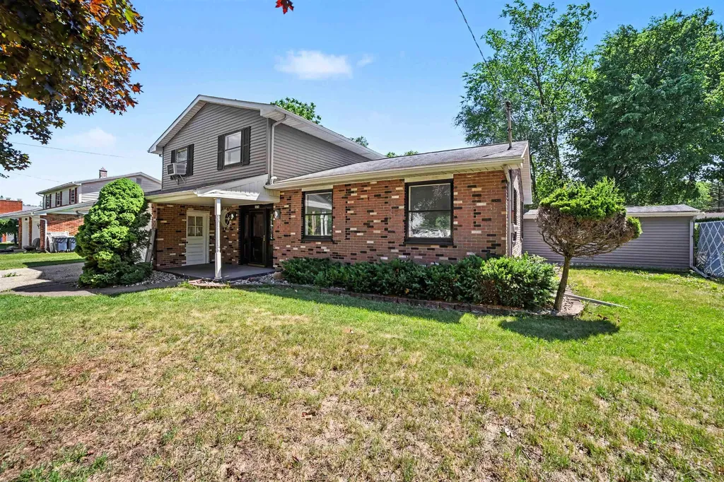 1870 W Packard Drive Saginaw Charter Township MI 48638
