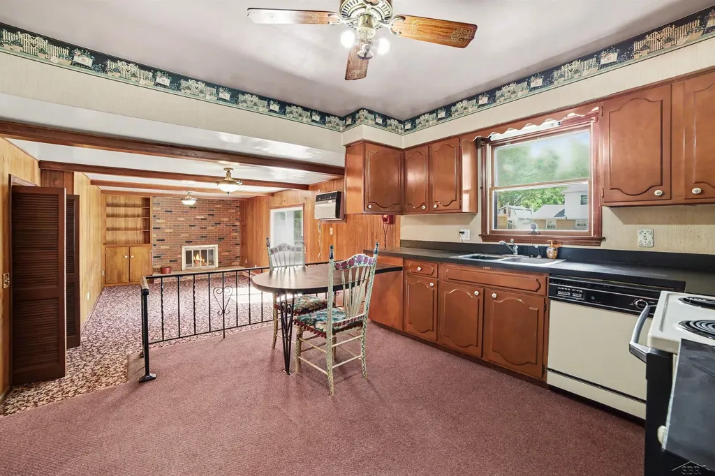 1870 W Packard Drive Saginaw Charter Township MI 48638