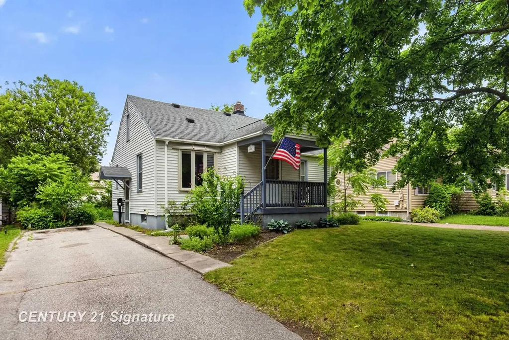 1907 James Street Essexville City MI 48732