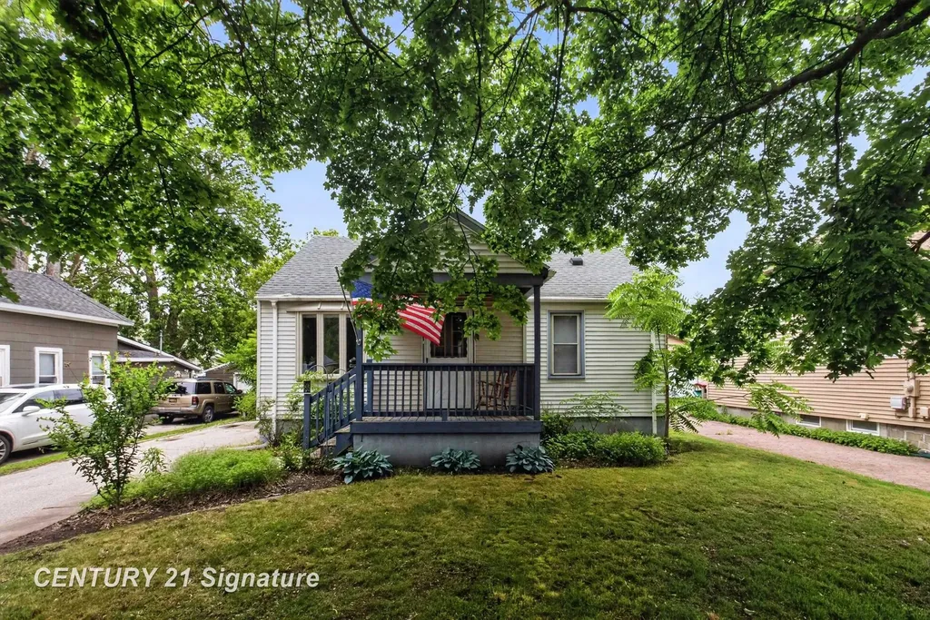 1907 James Street Essexville City MI 48732