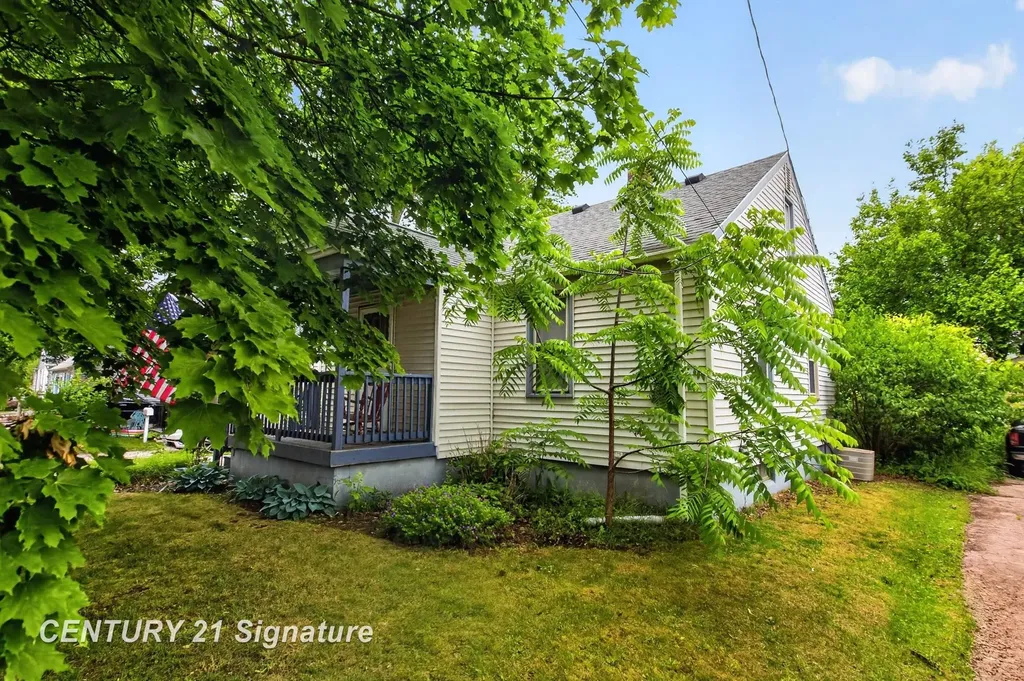 1907 James Street Essexville City MI 48732