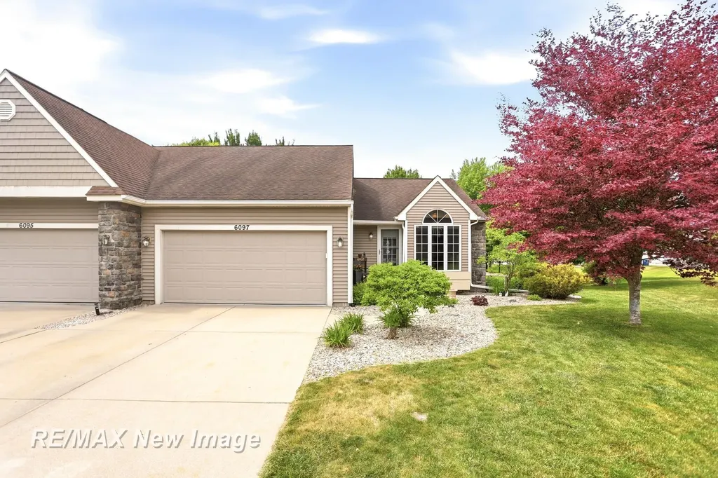 6097 Foxwood Court Saginaw Charter Township MI 48638
