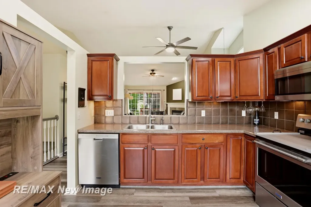 6097 Foxwood Court Saginaw Charter Township MI 48638