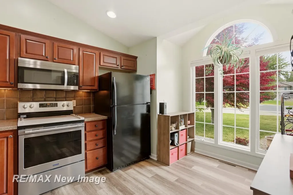 6097 Foxwood Court Saginaw Charter Township MI 48638