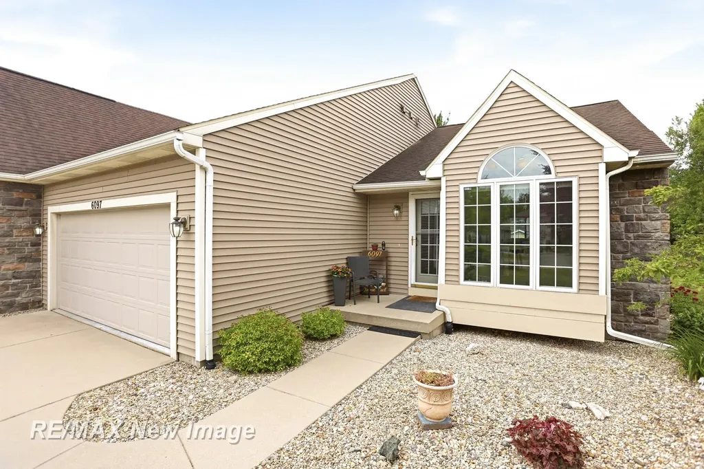 6097 Foxwood Court Saginaw Charter Township MI 48638