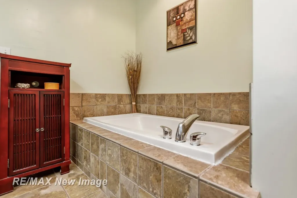 6097 Foxwood Court Saginaw Charter Township MI 48638