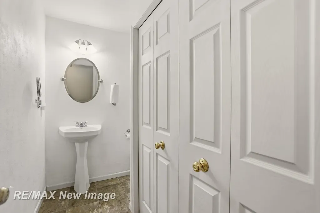 6097 Foxwood Court Saginaw Charter Township MI 48638