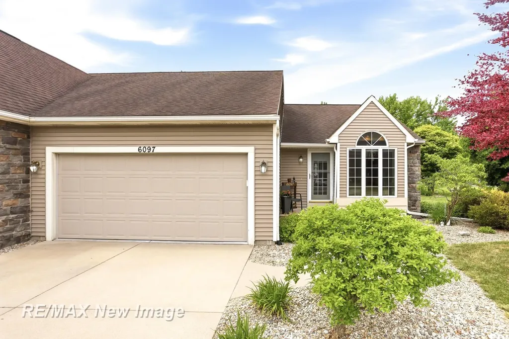 6097 Foxwood Court Saginaw Charter Township MI 48638