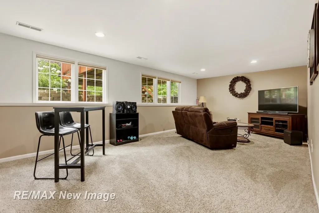 6097 Foxwood Court Saginaw Charter Township MI 48638