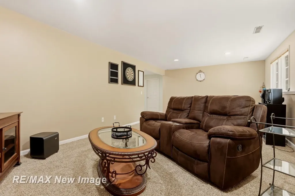 6097 Foxwood Court Saginaw Charter Township MI 48638