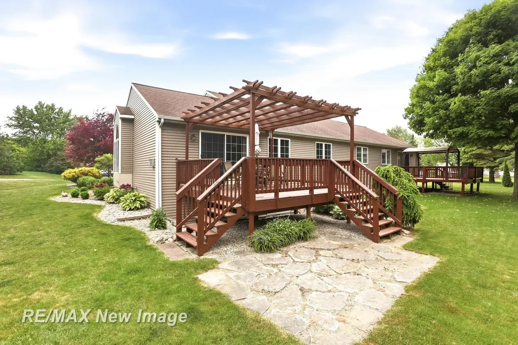 6097 Foxwood Court Saginaw Charter Township MI 48638