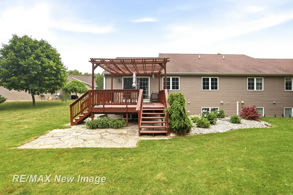 6097 Foxwood Court Saginaw Charter Township MI 48638