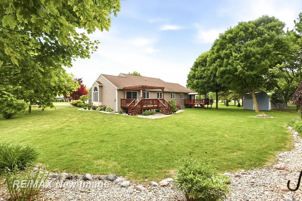 6097 Foxwood Court Saginaw Charter Township MI 48638