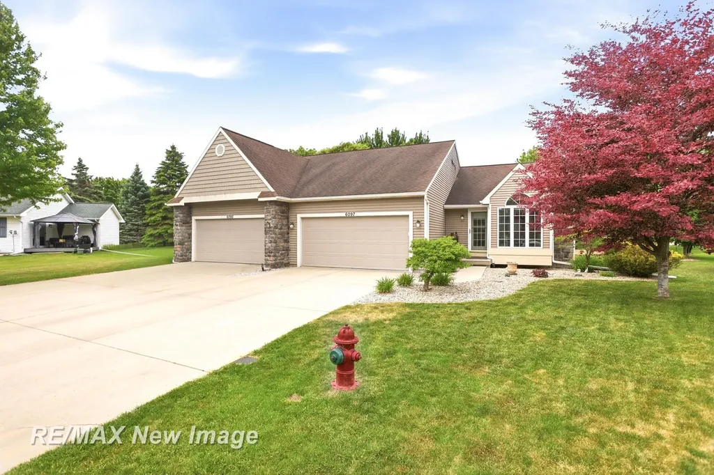 6097 Foxwood Court Saginaw Charter Township MI 48638