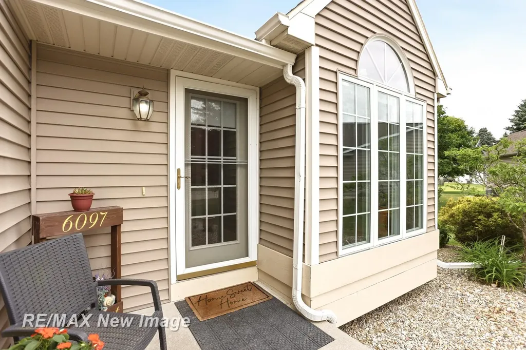 6097 Foxwood Court Saginaw Charter Township MI 48638