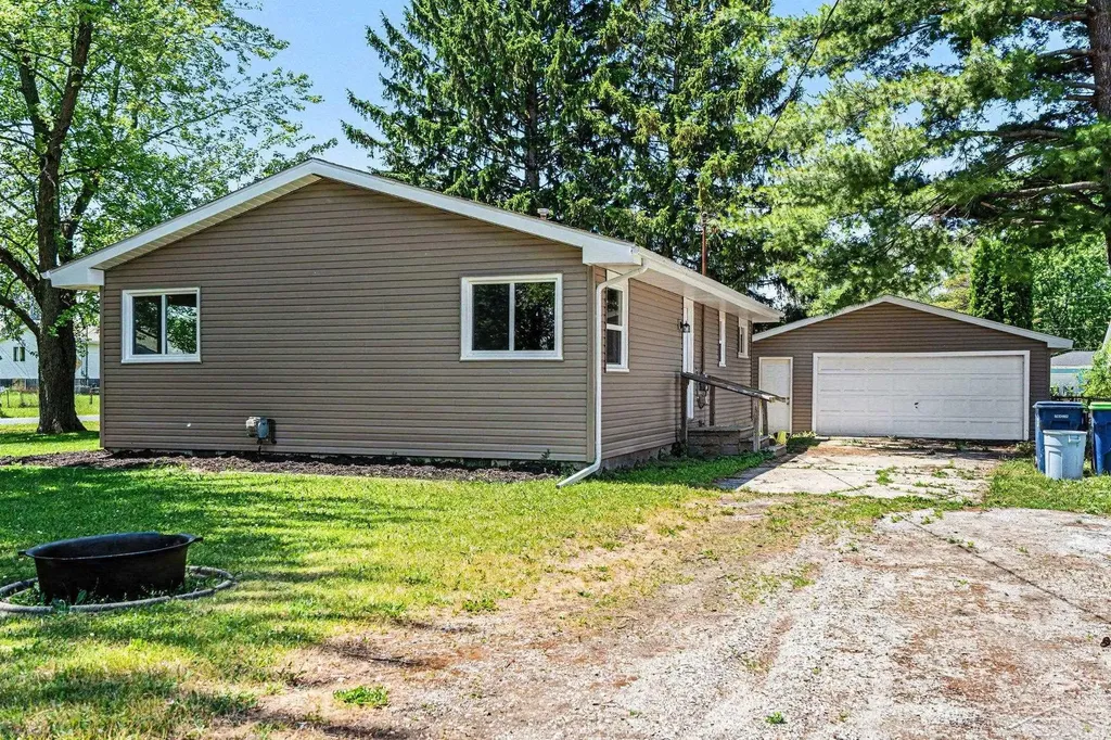 4841 Eva Street Buena Vista Charter Township MI 48601