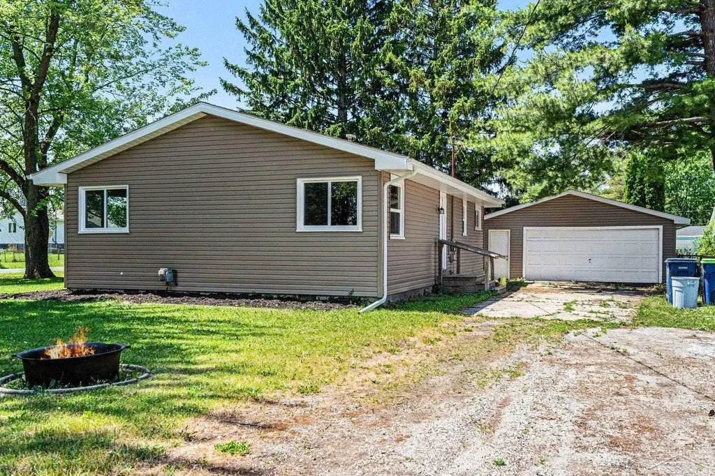 4841 Eva Street Buena Vista Charter Township MI 48601