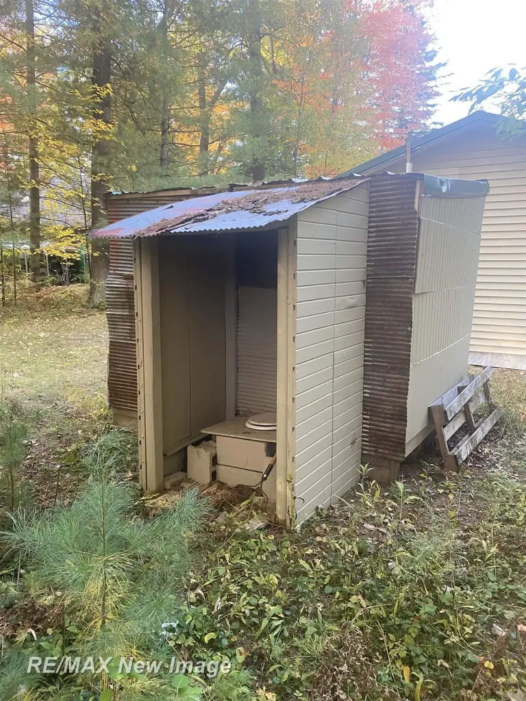 1980 4th Oak Street Mills Township MI 48756