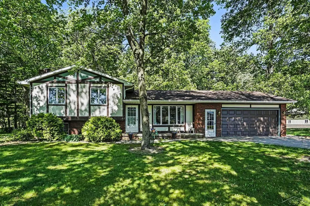 177 N Cotter Road Hampton Charter Township MI 48732