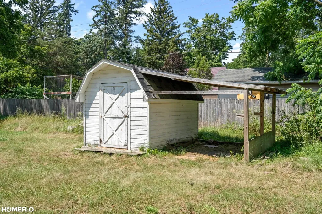 240 W 3rd Street Imlay City City MI 48444