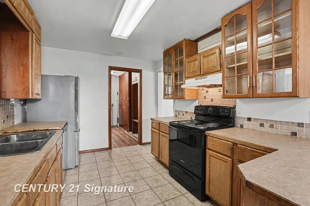 386 E Perkins Street Merrill Village MI 48637