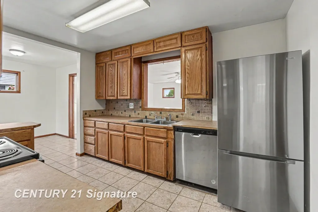 386 E Perkins Street Merrill Village MI 48637