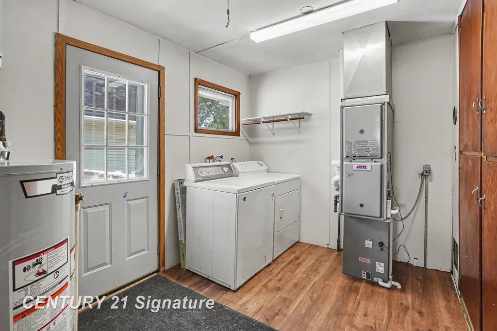 386 E Perkins Street Merrill Village MI 48637