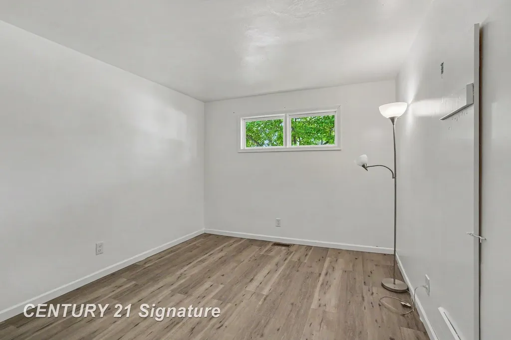 386 E Perkins Street Merrill Village MI 48637
