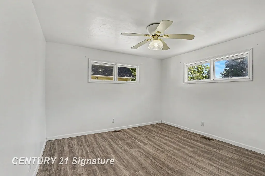 386 E Perkins Street Merrill Village MI 48637