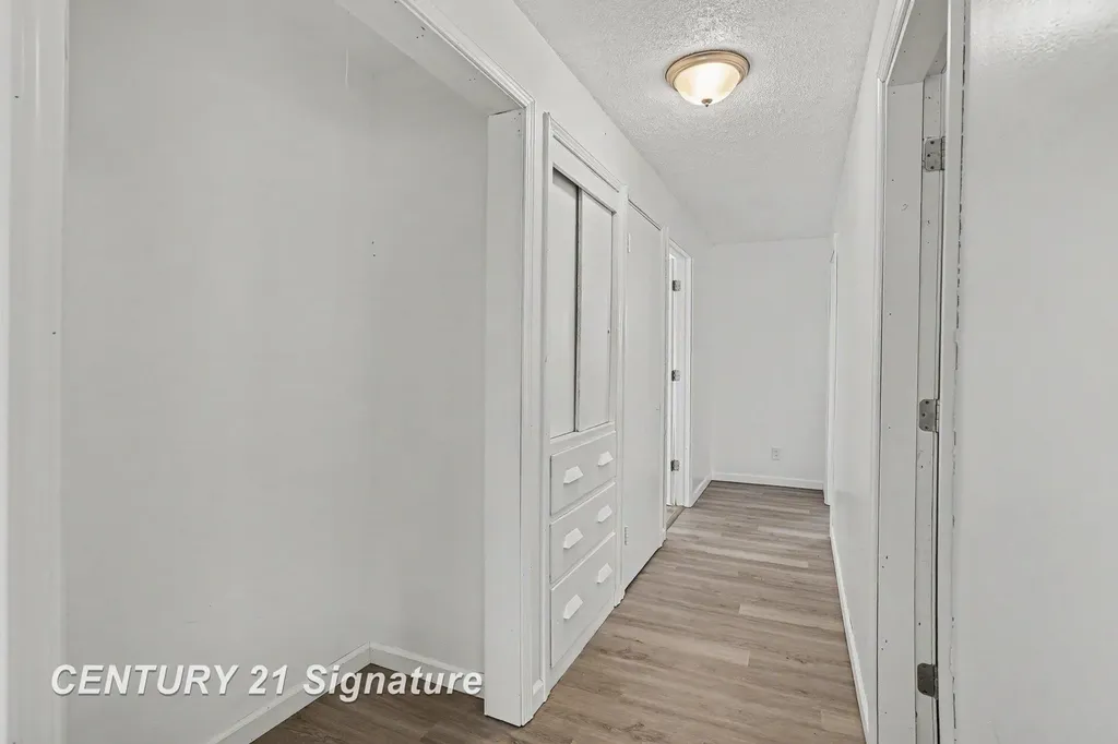 386 E Perkins Street Merrill Village MI 48637