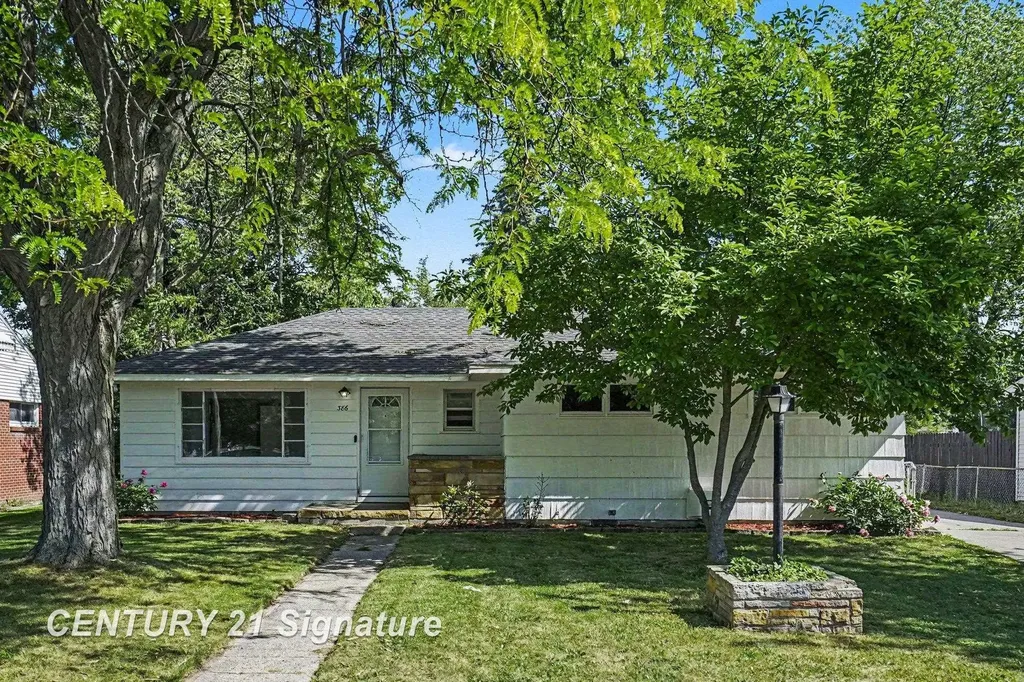 386 E Perkins Street Merrill Village MI 48637