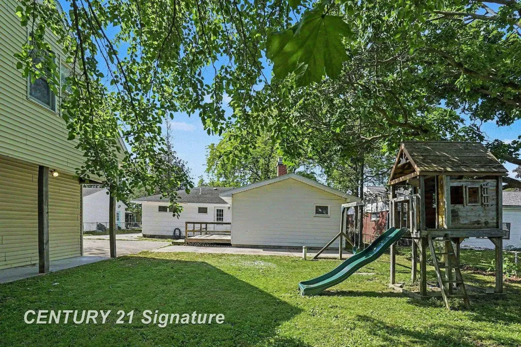 386 E Perkins Street Merrill Village MI 48637