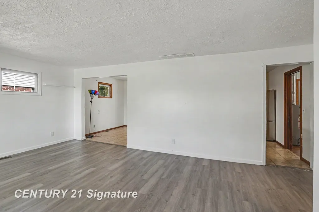 386 E Perkins Street Merrill Village MI 48637