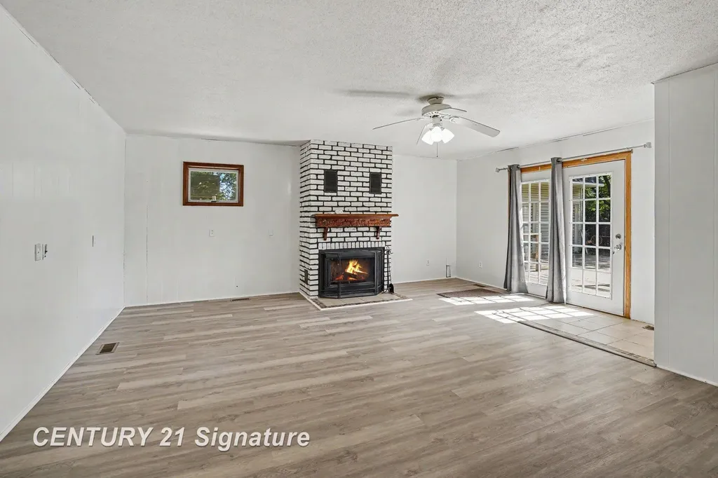 386 E Perkins Street Merrill Village MI 48637