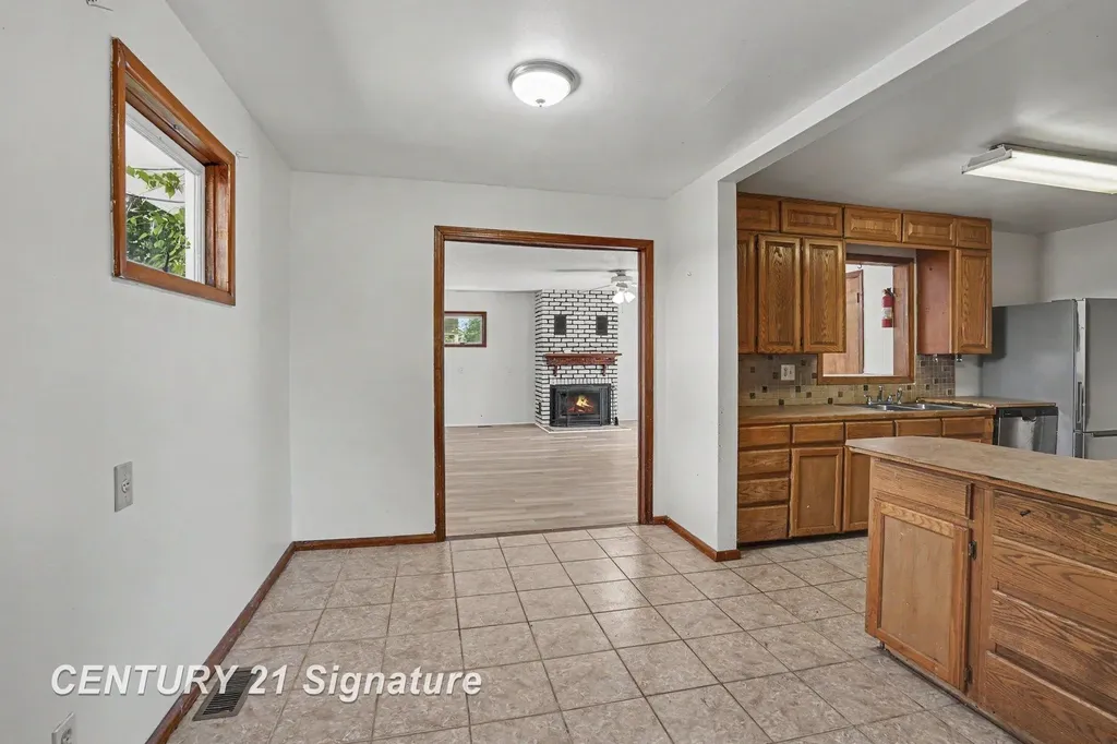386 E Perkins Street Merrill Village MI 48637