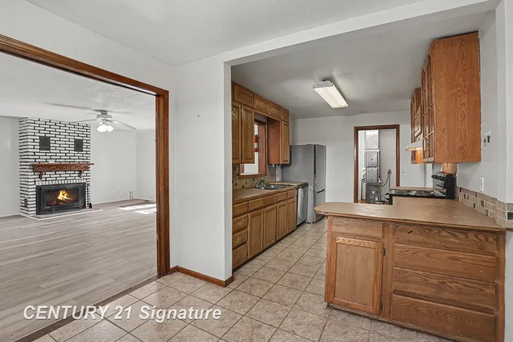 386 E Perkins Street Merrill Village MI 48637
