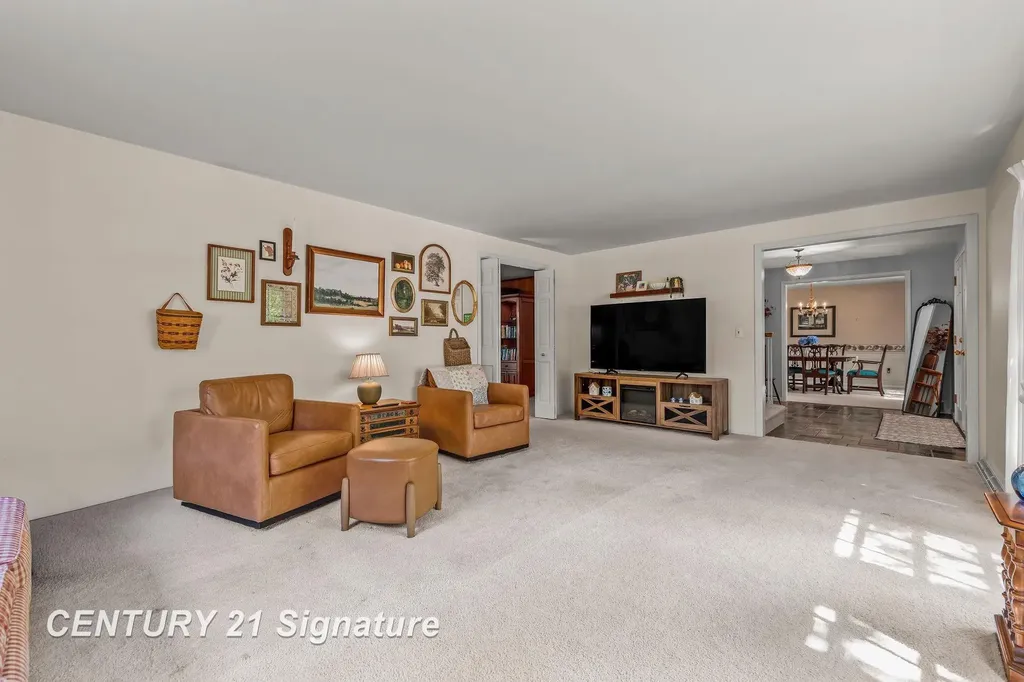 358 Somerset Road Saginaw Charter Township MI 48638