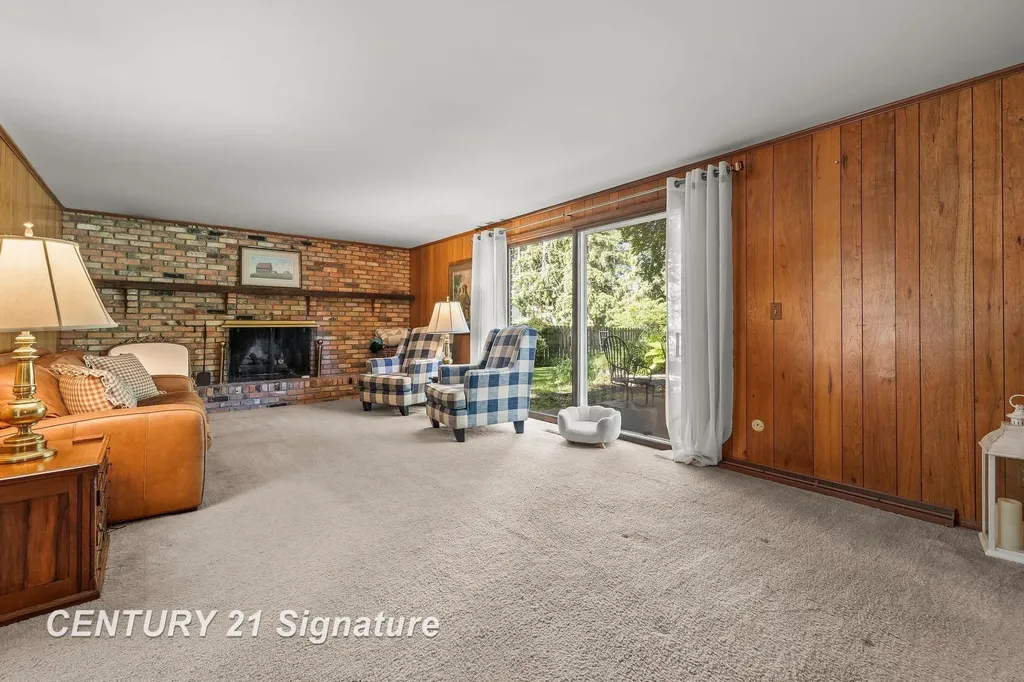 358 Somerset Road Saginaw Charter Township MI 48638
