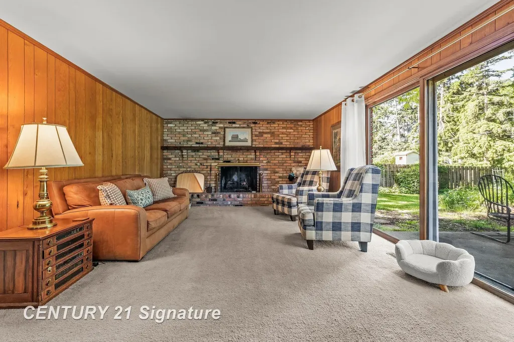 358 Somerset Road Saginaw Charter Township MI 48638
