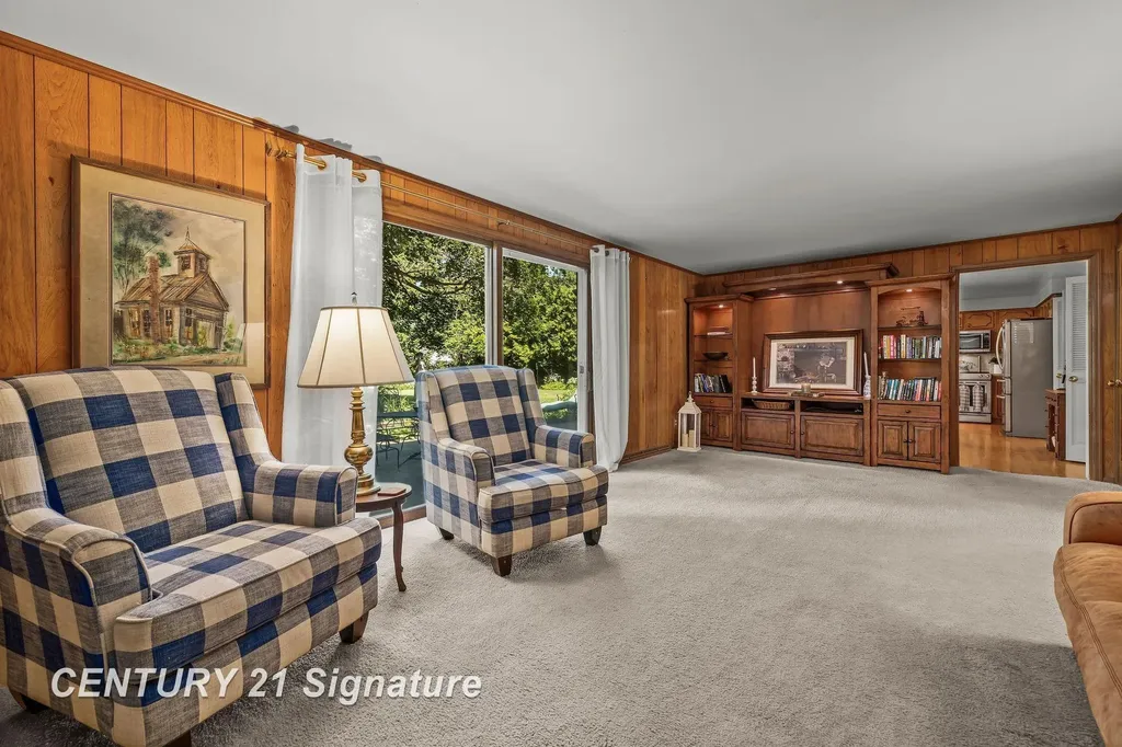 358 Somerset Road Saginaw Charter Township MI 48638
