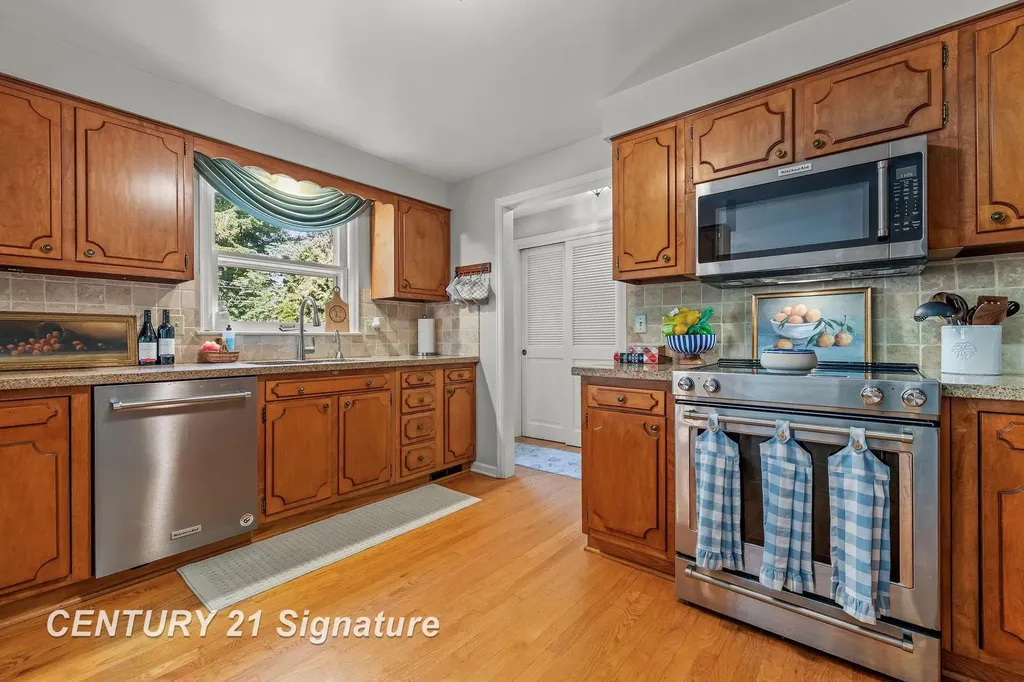 358 Somerset Road Saginaw Charter Township MI 48638