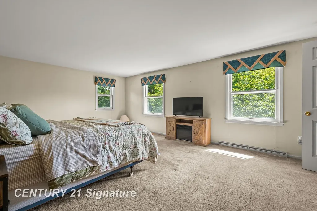 358 Somerset Road Saginaw Charter Township MI 48638