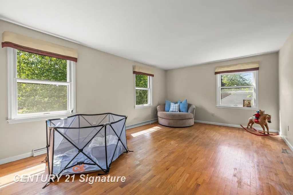 358 Somerset Road Saginaw Charter Township MI 48638