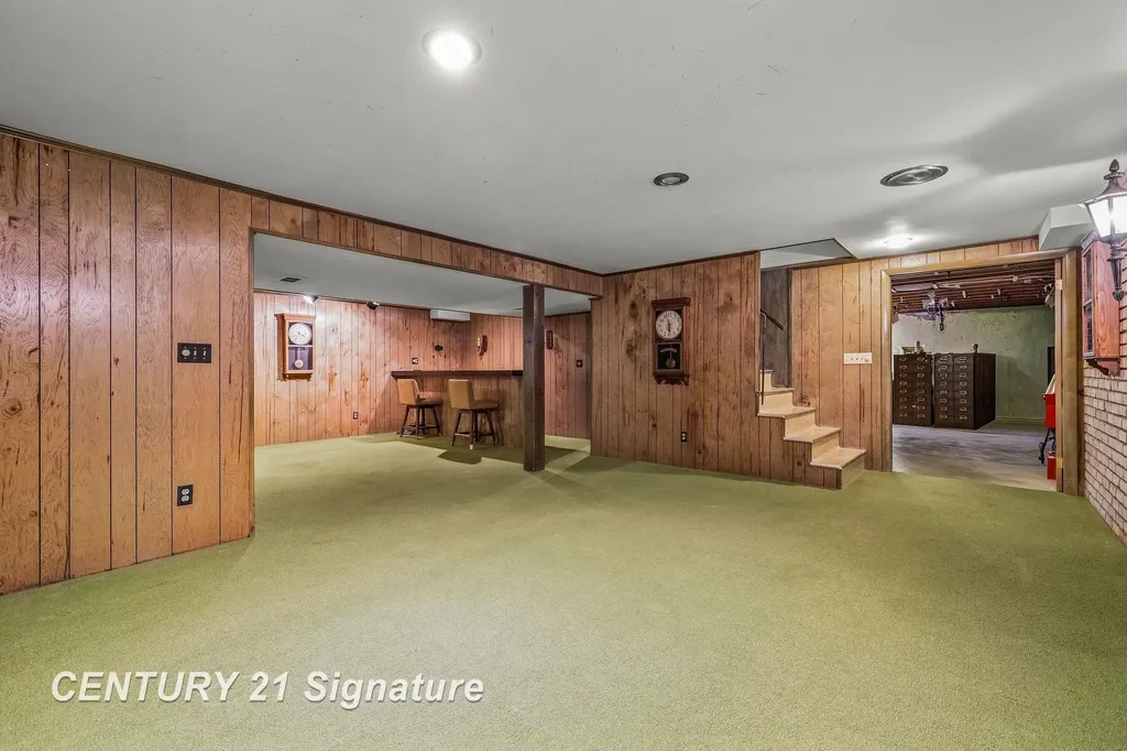 358 Somerset Road Saginaw Charter Township MI 48638