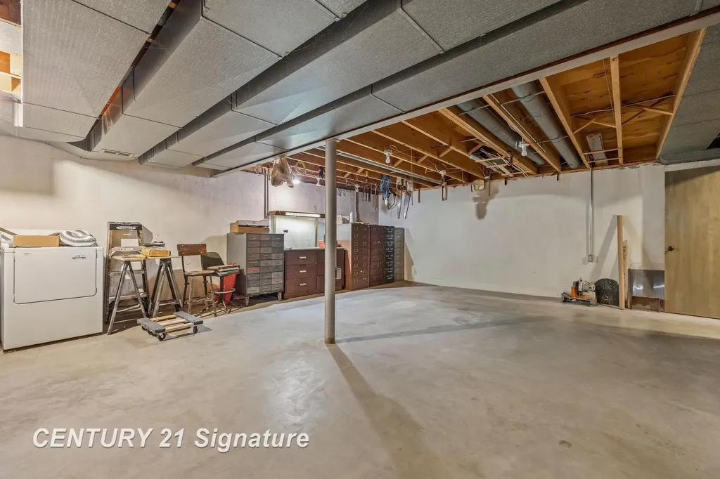 358 Somerset Road Saginaw Charter Township MI 48638
