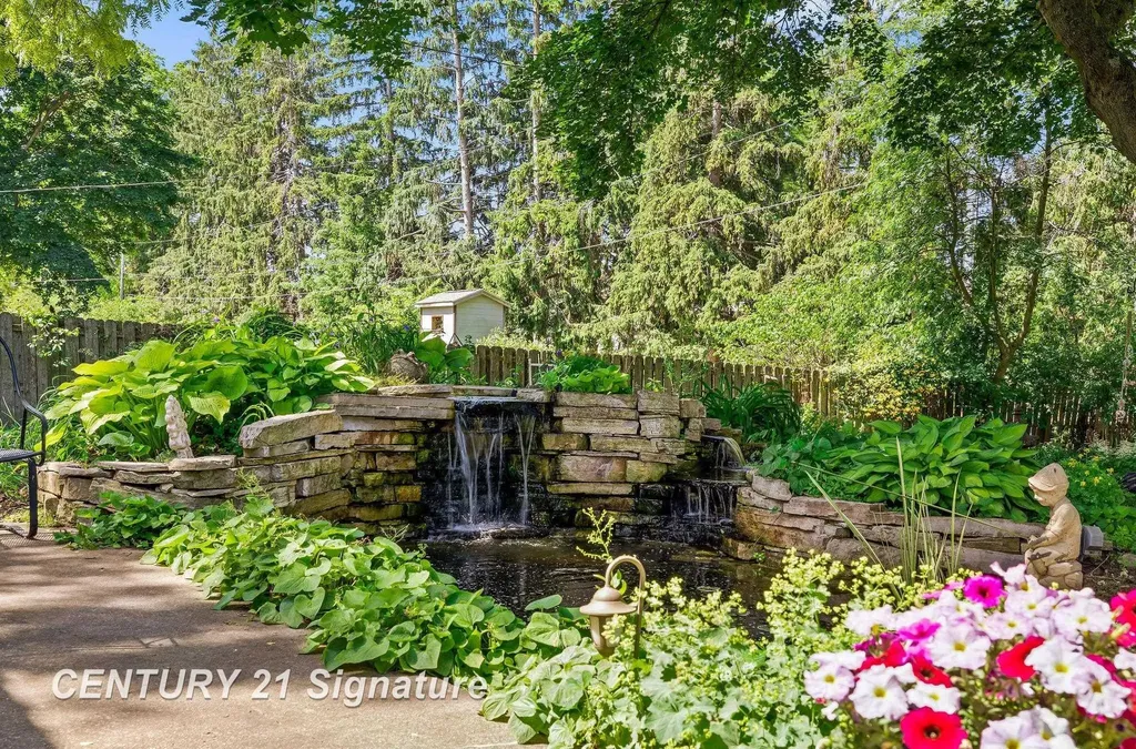 358 Somerset Road Saginaw Charter Township MI 48638