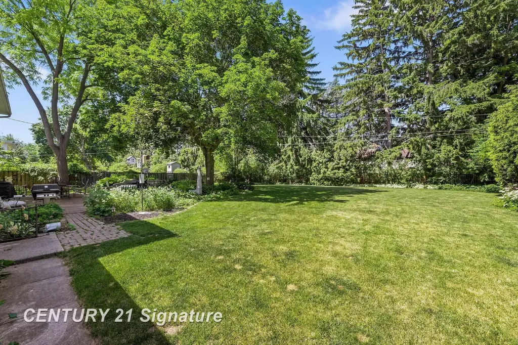 358 Somerset Road Saginaw Charter Township MI 48638