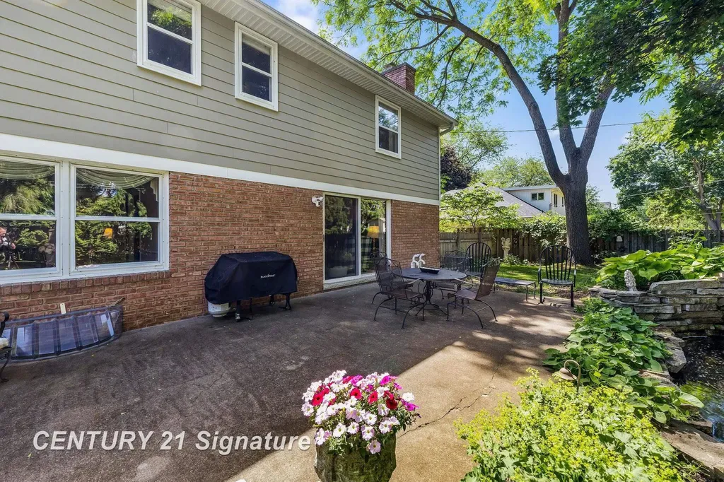 358 Somerset Road Saginaw Charter Township MI 48638