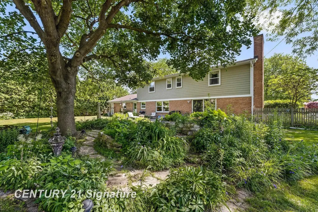 358 Somerset Road Saginaw Charter Township MI 48638