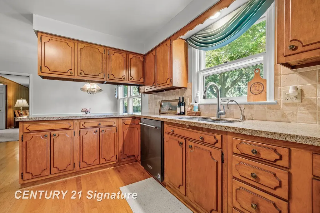 358 Somerset Road Saginaw Charter Township MI 48638